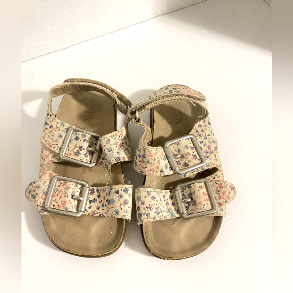 Toddler Zara floral sandals. Size 22.